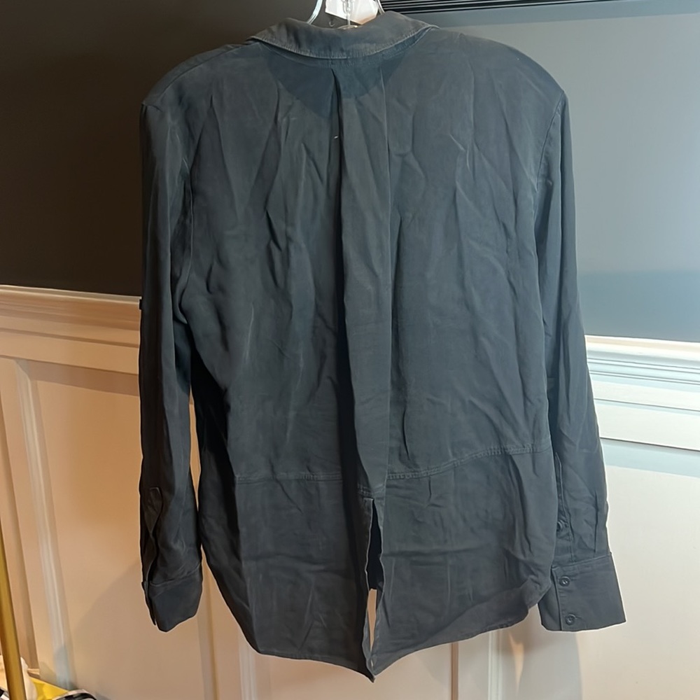 cloth & stone back split  button up top - Picture 5 of 5
